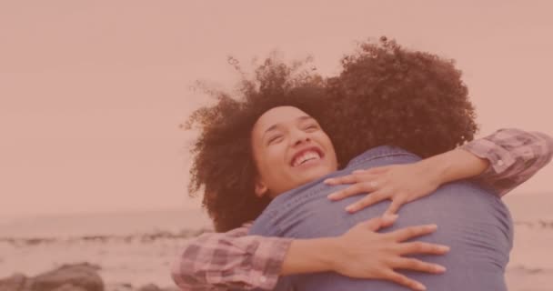 Feliz Pareja Afroamericana Abrazándose Playa Pareja Relación Concepto Vacaciones — Vídeo de stock