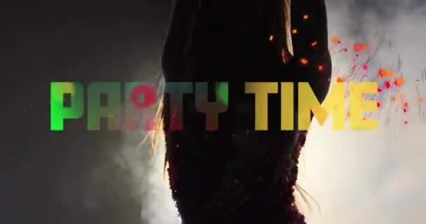 Animation Party Time Κείμενο Και Γυναίκα Χορεύουν Στο Παρασκήνιο Κόμμα — Αρχείο Βίντεο