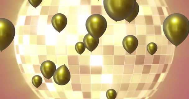 用粉色背景的镜面球对金色气球进行动画 新年前夕 庆祝及传统概念数码影片 — 图库视频影像