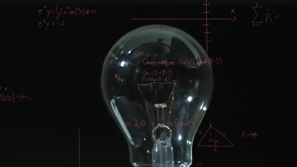 Matematiksel Veri Işleme Üzerinde Yanan Ampulün Animasyonu Küresel Bilim Bilgisayar — Stok video