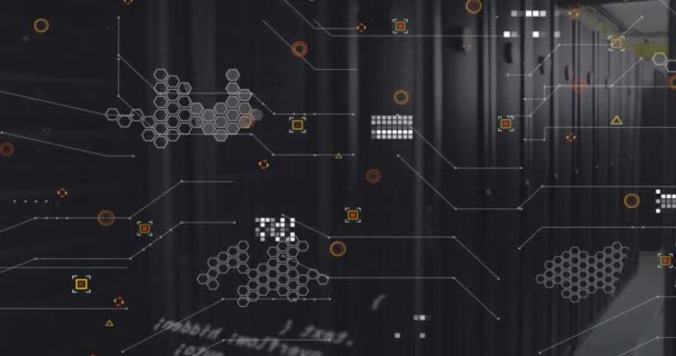 コンピュータ言語のアニメーション 幾何学的な形状 サーバールーム上の回路基板パターン デジタル複合 コーディング プログラミング言語 データセンター ネットワーキング テクノロジー ネットワークサーバー — ストック動画