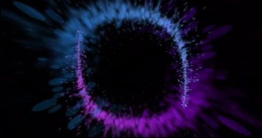 Siyah arka planda fotokopi alanı olan parlak pembe ve mavi ışık denemesi. Işık, hareket ve renk konsepti dijital olarak oluşturulmuş video.