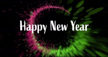 Yeni yıl metninin animasyonu siyah arkaplanda parlayan ışık izlerinin üzerinde. Yeni yıl, yeni yıl arifesi, parti, kutlama ve geleneksel konsept dijital olarak oluşturulmuş video.