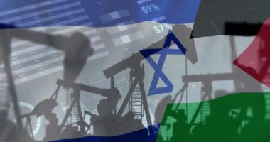 Filistin ve İsrail bayrağı üzerinde petrol kulesi ve finansal veri işleme animasyonları. Filistin İsrail çakışması, finans, iş ve veri işleme kavramı dijital olarak oluşturulmuş video.