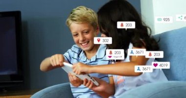 Çeşitli çocukların dijital tabletleri kapmaya çalışmasıyla ilgili bilgilendirme çubuklarının canlandırılması. Dijital bileşim, çoklu pozlama, çocukluk, sosyal medya anımsatıcı, birliktelik, teknoloji.