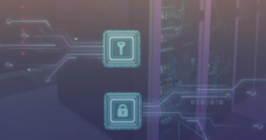 Mikro işlemci bağlantıları olan güvenlik kilidi ve anahtar simgesinin animasyonu bilgisayar sunucu odası. Siber güvenlik ve iş veri depolama teknolojisi kavramı