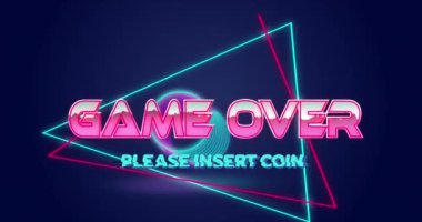 Oyunun animasyonu mavi arkaplanda dönen spiral şekil üzerinde dönen üçgen pankartın üzerindeki metin üzerinde. Video oyunu ve eğlence teknolojisi kavramı