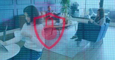 Kalkanlarda ve numaralarda asma kilit animasyonu, laptopta çalışırken kahve içen beyaz kadın. Dijital bileşik, çoklu pozlama, koruma, iş, içecek ve teknoloji konsepti.