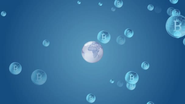 Mavi Arka Planda Dönen Dünya Üzerinde Dönen Bitcoin Lerin Animasyonu — Stok video