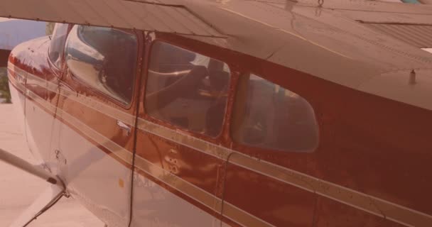 Pohled Zblízka Letadlo Zaparkované Letišti Koncept Letecké Letecké Dopravy — Stock video