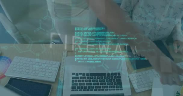 Animación Texto Firewall Lenguaje Informático Sobre Diversas Compañeras Trabajo Discutiendo — Vídeos de Stock