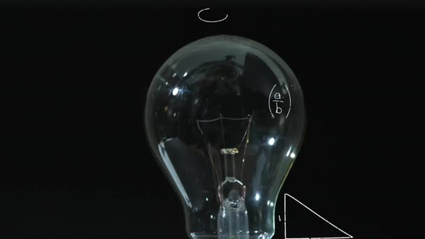Анимация Зажженной Лампочки Над Математической Обработкой Данных Концепция Глобальной Науки — стоковое видео