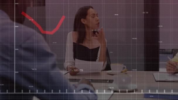 Animáció Piros Vonal Pénzügyi Adatok Feldolgozása Különböző Üzletemberek Hivatalban Globális — Stock videók