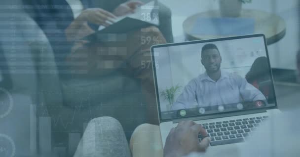 信息界面动画和非洲裔美国同事讨论视频通话 Digital Composite Business Report Progress Teamwork Laptop Screen Technology — 图库视频影像