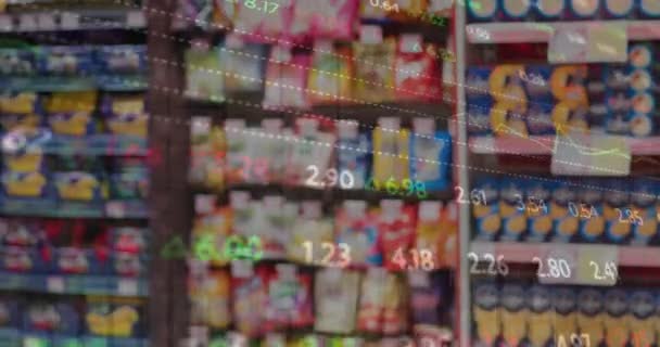 スーパーマーケットの棚に置かれた様々な製品を変え 移動する数字のアニメーション デジタル複合 複数の露出 データ レポート ビジネス オブジェクト — ストック動画