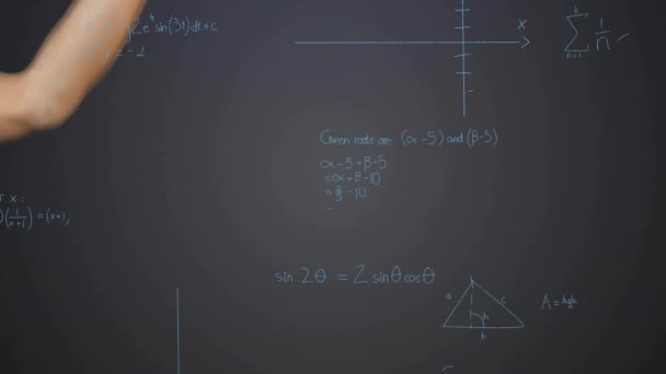 Анімація Лампочки Мозком Над Рукою Жінки Обробка Математичних Даних Глобальна — стокове відео