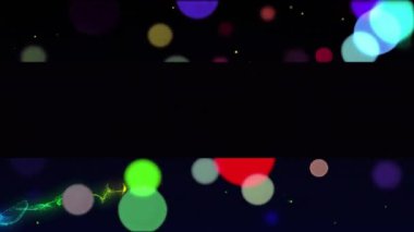 Parti metninin animasyonu ve siyah arka planda parlayan spot ışıkları. Yeni yıl, yeni yıl arifesi, kutlama ve geleneksel konsept dijital olarak oluşturulmuş video.