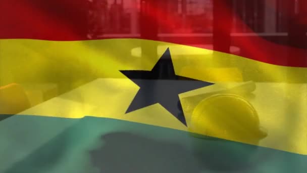 Animation Drapeau Ghana Agitant Sur Casque Jaune Plan Étage Sur — Video