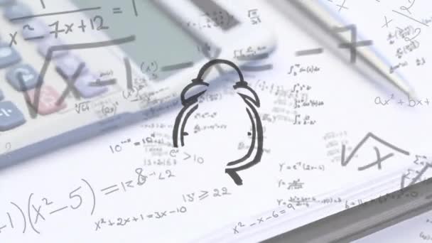 在旋转计算器 笔和记事本上动画闹钟图标和数学方程 教育和商业技术概念 — 图库视频影像