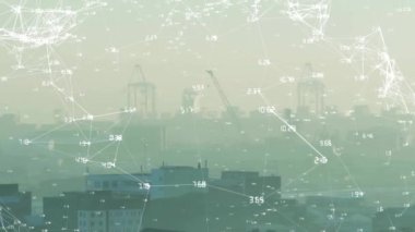 Sis kaplı şehir manzarasının havadan görüntüsüne bağlı noktaların etrafındaki numaraların animasyonu. Dijital bileşik, çoklu pozlama, iş, rakamlar, iletişim, mimari ve teknoloji kavramı.