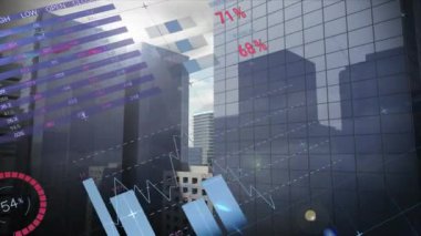 Yüksek binaların havadan görüntüsüne karşı istatistiksel veri işleme animasyonu. Bilgisayar arayüzü ve iş veri teknolojisi kavramı