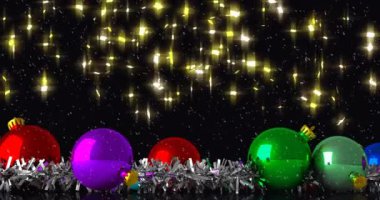 Siyah arka planda parlayan ışıkların ve noel hediyelerinin animasyonu. Yeni yıl arifesi, parti, şenlik, kutlama ve geleneksel konsept dijital olarak oluşturulmuş video.