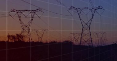 Kırsal kesimdeki elektrik direkleri üzerinde finansal veri işleme animasyonu. Küresel elektrik, finans, iş, bağlantılar, hesaplama ve veri işleme kavramı dijital olarak oluşturulmuş video.