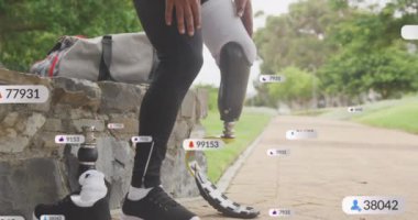 Sosyal medya simgelerinin parkta protez bacağını düzelten alt kesime karşı canlandırması. Sosyal medya ağı, fitness ve engellilik kavramı