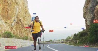 Sosyal medya ikonlarının protez bacağı yolda yürüyen Afro-Amerikan bir adam üzerindeki animasyonu. Sosyal medya ağı, yürüyüş ve engellilik kavramı