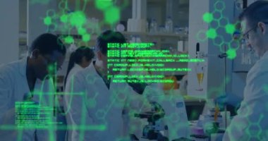 Laboratuvarda çalışan çeşitli bilim adamlarına karşı tıbbi veri işleme animasyonu. Tıbbi araştırma ve bilim teknolojisi kavramı