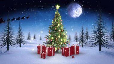 Yılbaşı ağacının üzerine düşen karın animasyonu ve gece gökyüzüne karşı kış manzarasında hediyeler. Noel şenliği ve kutlama konsepti