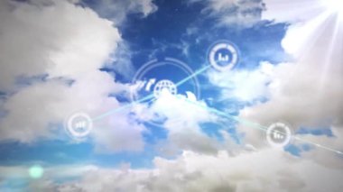 Gökyüzündeki yoğun bulutların üzerindeki çizgilerle bağlantılı simgelerin canlandırılması. Dijital bileşik, çoklu pozlama, iletişim, küreselleşme, iş, doğa, soyut ve gökyüzü konsepti.