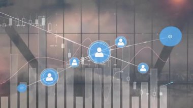 Bağlı simgelerin animasyonu ve modern şehrin üzerinde cam pencereden görülen birden fazla grafik. Dijital bileşik, çoklu pozlama, rapor, iş, iletişim ve mimari kavram.