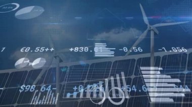 Güneş panelleri ve rüzgar türbinleri üzerinden finansal veri işleme animasyonu. Küresel çevre, iş, bağlantılar, hesaplama ve veri işleme kavramı dijital olarak oluşturulmuş video.