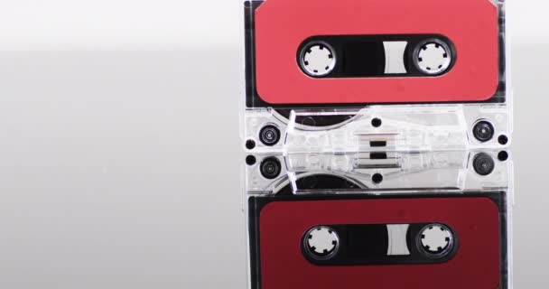 Video Van Retro Cassette Tape Met Rood Label Reflectie Met — Stockvideo