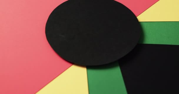 Video Van Rood Geel Groen Papier Met Kopieerruimte Zwarte Achtergrond — Stockvideo