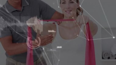 Kafkasyalı fizyoterapist ve hasta üzerinden veri işleme ağı ile bağlantıların animasyonu. Dijital olarak oluşturulmuş küresel bağlantılar, tıp, bilgisayar ve dijital arayüz kavramı.