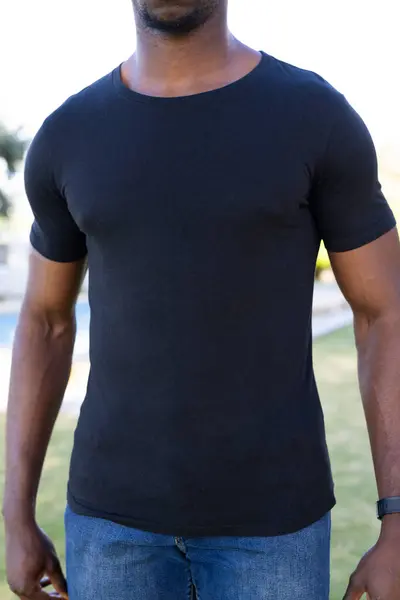 Lodret Billede Midterste Del Afrikansk Amerikansk Mand Sort Shirt Med - Stock-foto