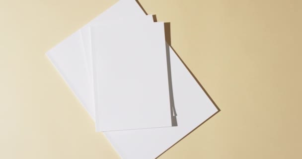 Vídeo Libros Con Páginas Blancas Blanco Espacio Copia Sobre Fondo — Vídeo de stock