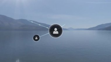 Manzara üzerindeki simgelerle bağlantı ağının animasyonu. Küresel iş, bağlantılar, hesaplama ve veri işleme kavramı dijital olarak oluşturulmuş video.