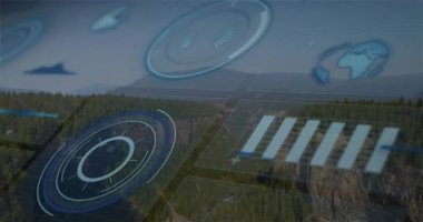 Orman ve dağlar üzerindeki taramaların ve istatistiksel haritaların animasyonu. Doğa, küresel finans, istatistik, hesaplama ve veri işleme kavramı dijital olarak oluşturulmuş video.