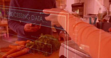 Akıllı telefondan ödeme yapan melez bir adamın veri işleme animasyonu. Teknoloji, iletişim, bilgisayar ve dijital arayüz kavramı dijital olarak oluşturuldu.