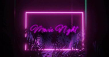 Sinema gecesi metninin dikdörtgen halinde animasyonu ve siyah arkaplan üzerine plantasyon. Dijital olarak üretilmiş, hologram, illüstrasyon, şekil, doğa, aydınlanma, soyut ve eğlence kavramı.