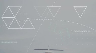 Havaalanındaki düzlemde matematiksel denklemlerin animasyonu. Küresel ulaşım ve dijital arayüz kavramı, dijital olarak oluşturulmuş video.