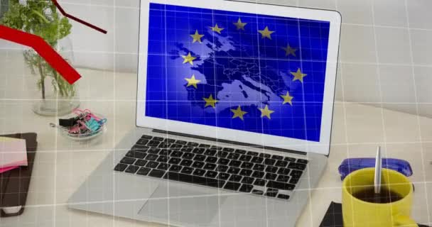 スクリーン上のヨーロッパの組合旗とのラップトップ上の損失を表す線グラフのアニメーション デジタル複合 ワイヤレス技術 インフレ 愛国心 オフィスコンセプト — ストック動画