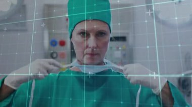 Hastanedeki beyaz kadın cerrahın veri işleme animasyonu. Küresel tıp, sağlık hizmetleri, bilgisayar ve veri işleme kavramı dijital olarak oluşturulmuş video.