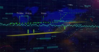 Dünya haritasının arka planında finansal veri işleme animasyonu. Küresel finans, iş, bağlantılar, hesaplama ve veri işleme kavramı dijital olarak oluşturulmuş video.