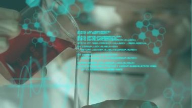 Laboratuvar üzerinde bilimsel veri işleme animasyonu. Küresel bilim, bilgisayar ve veri işleme kavramı dijital olarak oluşturulmuş video.