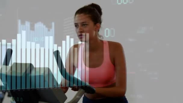 클럽에서 여자에 데이터 처리의 애니메이션 글로벌 스포츠 비즈니스 컴퓨팅 데이터 — 비디오