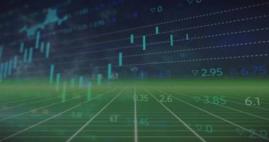 Bulutlar ve şekiller üzerinde işleyen borsa ve veri işleme animasyonları. Küresel iş ve dijital arayüz kavramı, dijital olarak oluşturulmuş video.